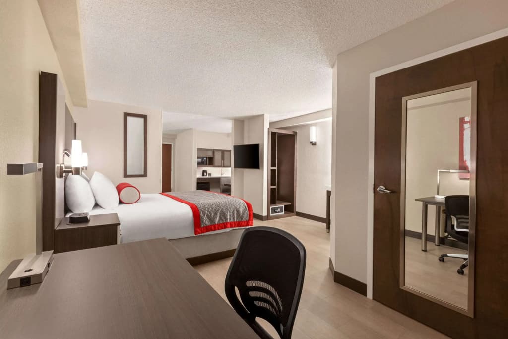Ramada by Wyndham Suites Orlando Airport - photo 4