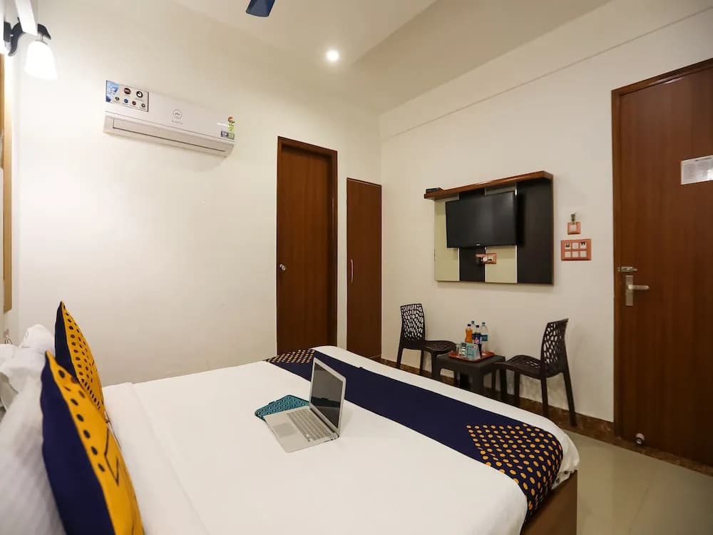 Hotel Deluxe Inn - photo 2