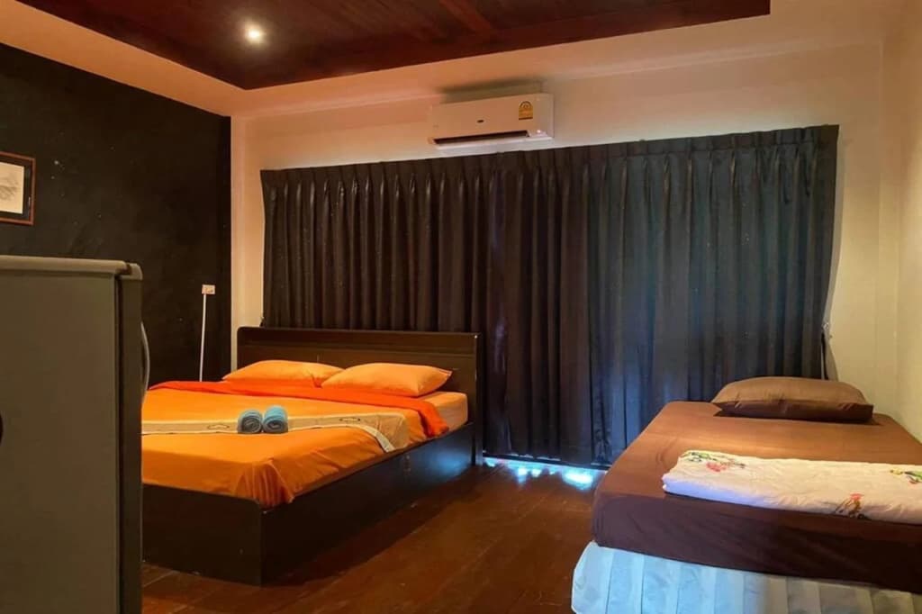 The Corner Transit Hostel - photo 3