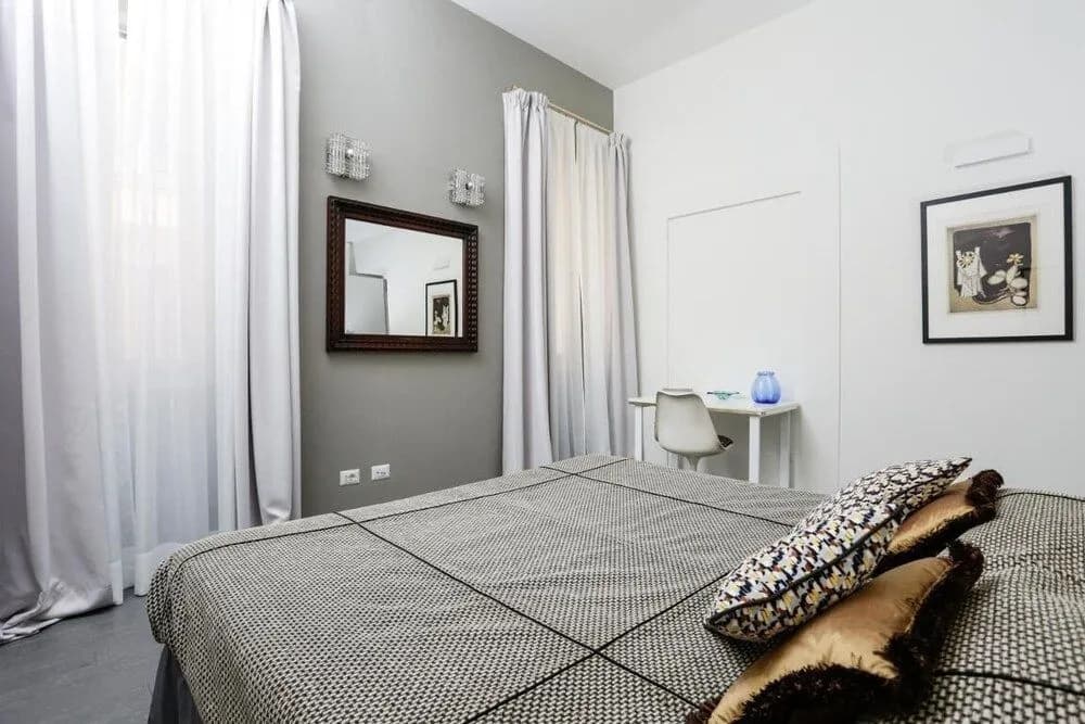Spanish Steps Deluxe Apartment - photo 2