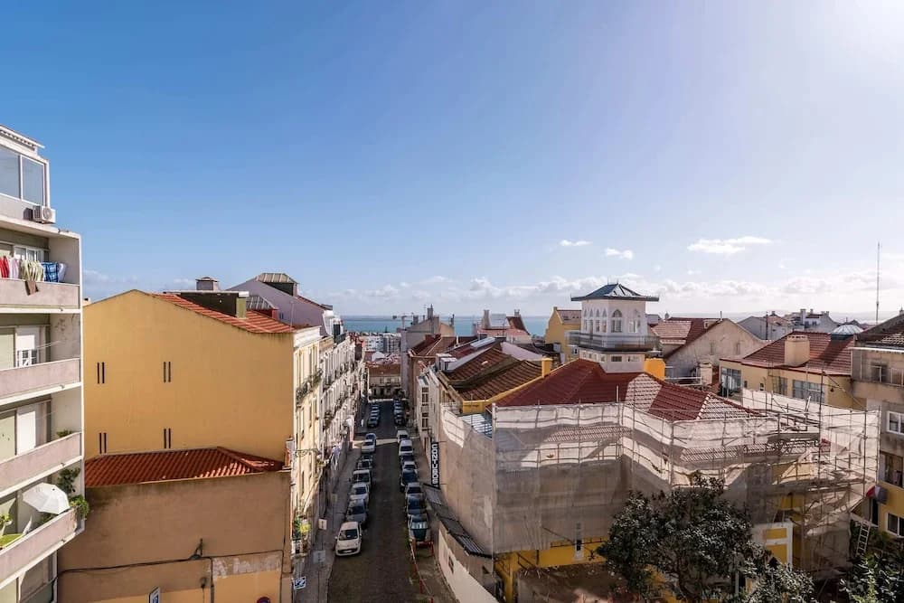 Guestready - Bright 2BR Apartment in the Heart of Graça - main photo