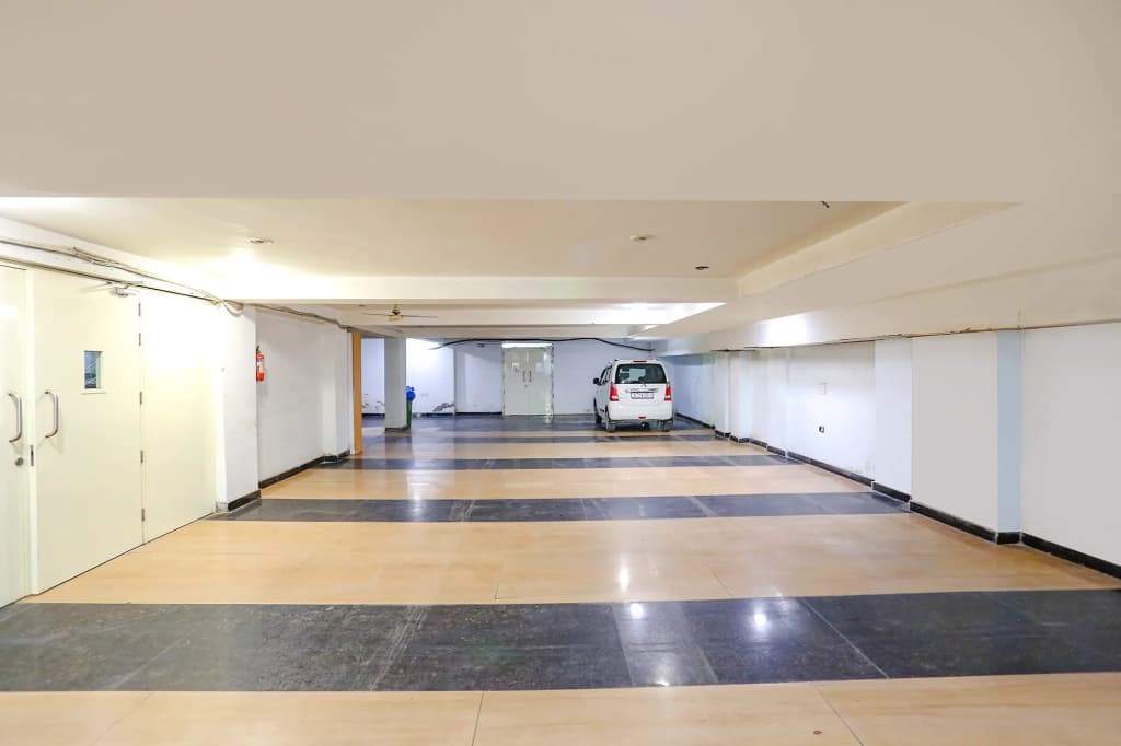 Hotel Silver Saffron Peeragarhi - photo 11