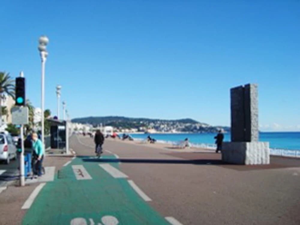 Sunny, 1-bedroom Studio Apartment in Nice With Wifi 200 Metres From th - photo 11