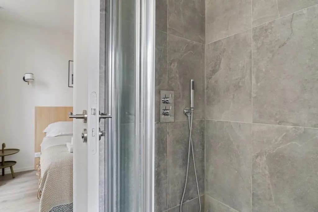 155-Suite Georges Marvelous 1 BDR APT New Paris - photo 10