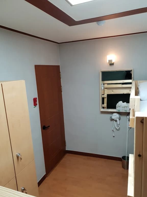 YOUNG STAY - Hostel - photo 5