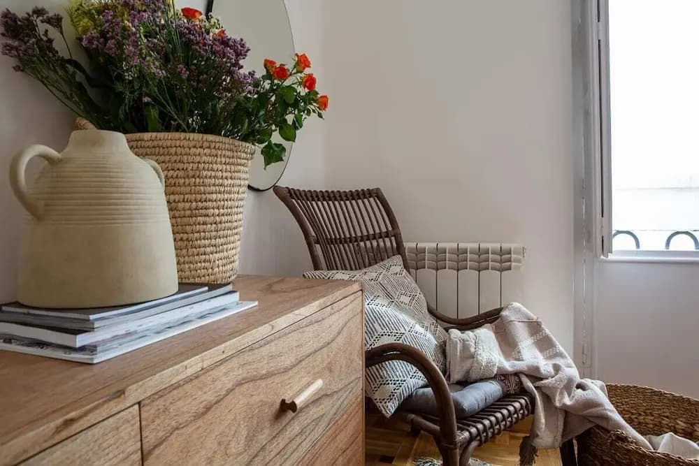 Beautiful 4 Bed 2 Bath Apt in Salamanca - photo 5