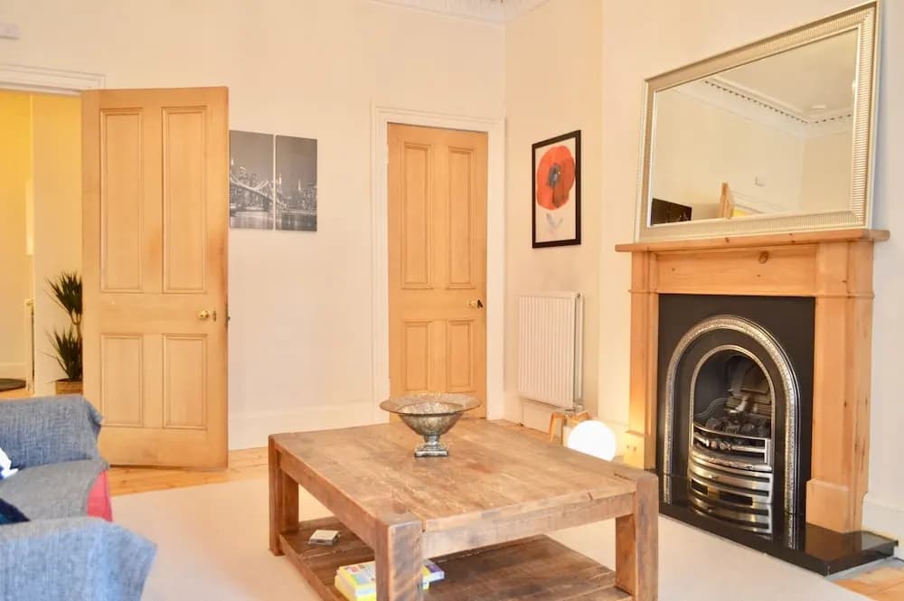 2 Bedroom Morningside Flat - photo 5