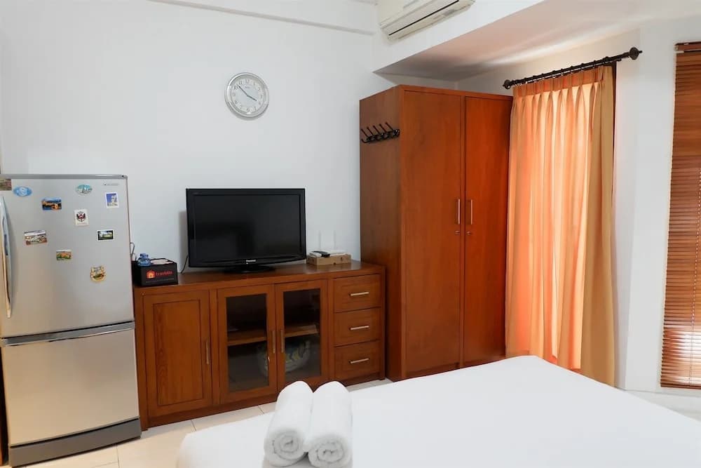 Pool View Studio Apartment Tamansari Sudirman - photo 3