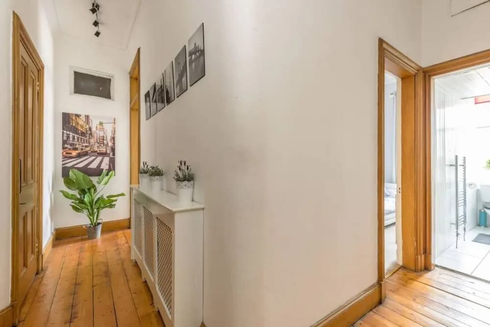 Modern 2 Bedroom Flat In Edinburgh City Centre - photo 9