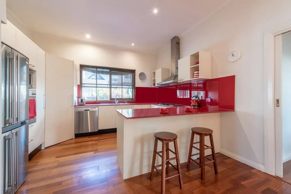 Gorgeous family retreat next to the CBD - photo 12