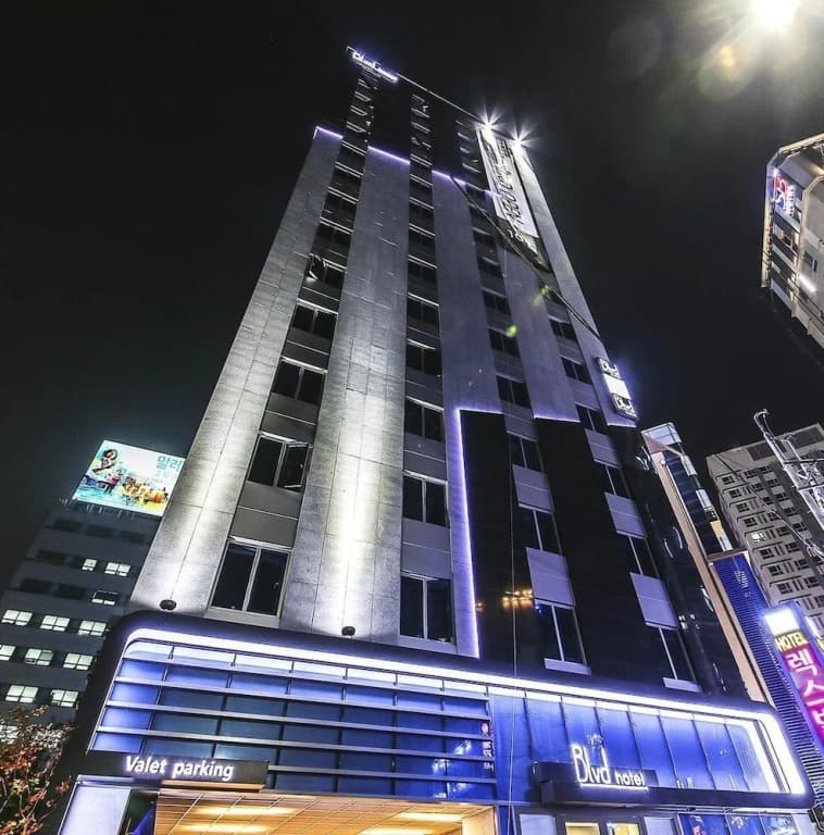 Blvd Hotel - photo 5
