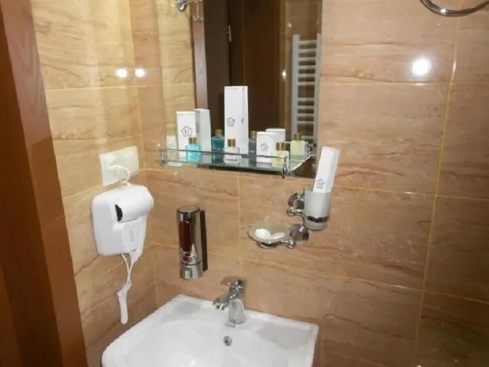 Gold Line Hotel - photo 9