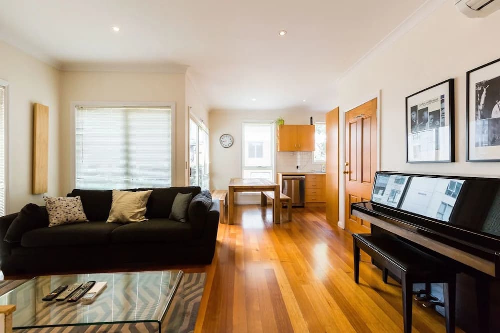 KIM, 2BDR West Melbourne Apartment - photo 3