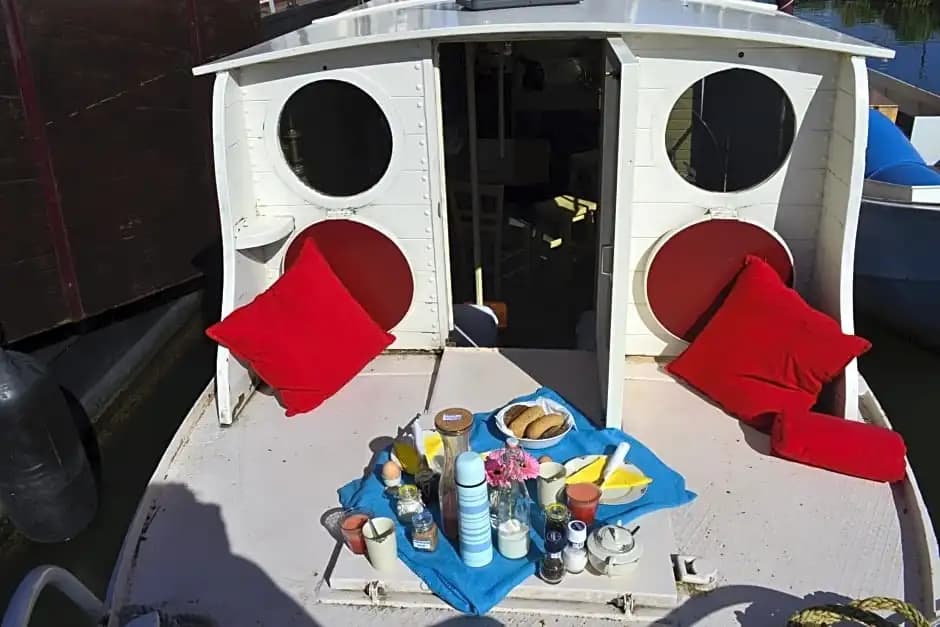 Floating B&B Amsterdam - photo 8