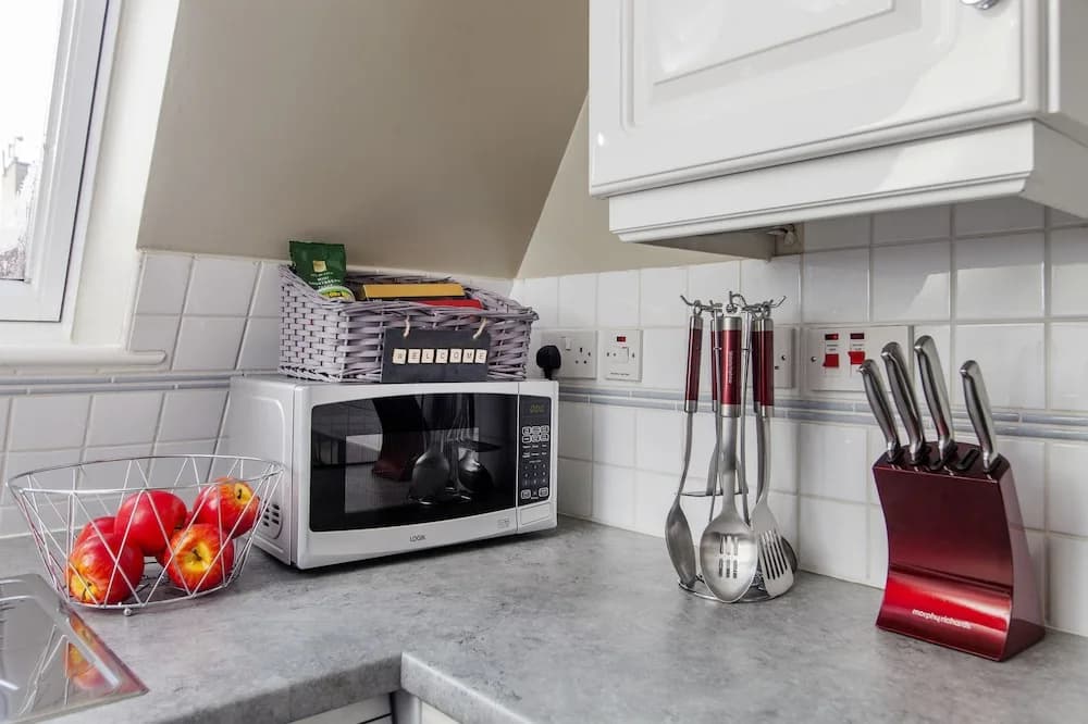 Luxury 2 bed apartment Warren Street - photo 13