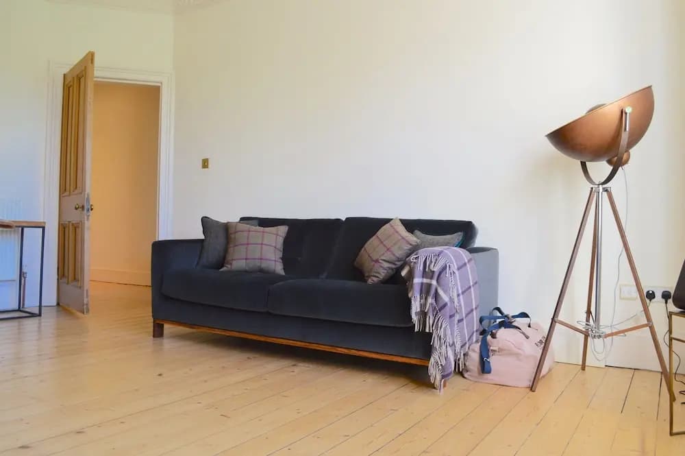 2 Bedroom Flat With Views of Holyrood - photo 11