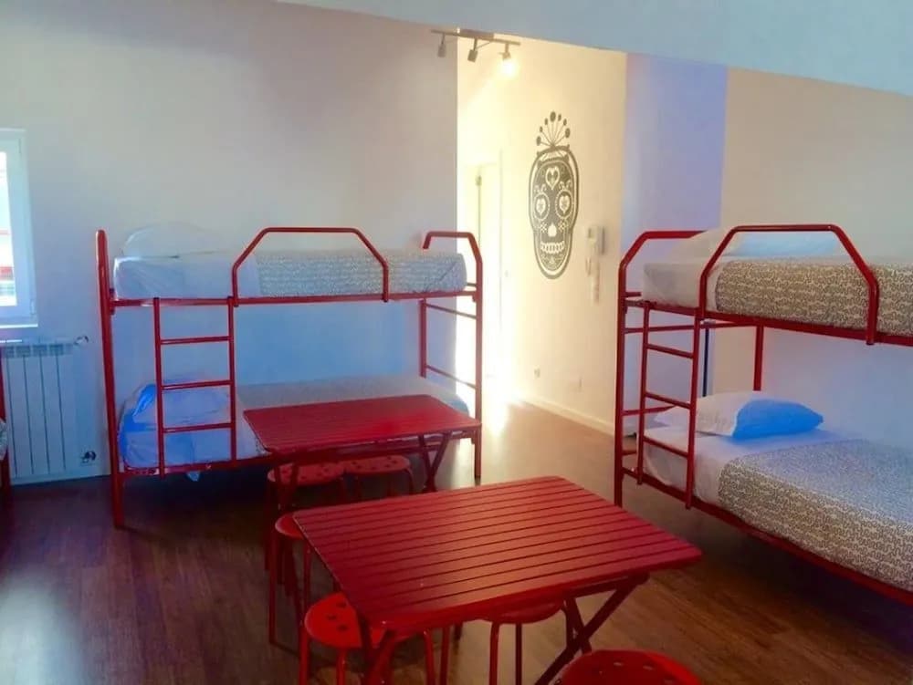 Metro Hostel Lisbon - photo 2