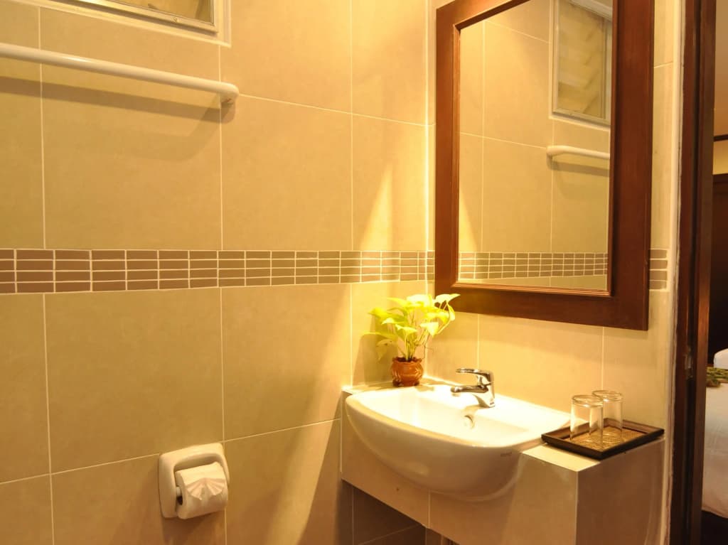 Hemingway's Hotel - photo 8