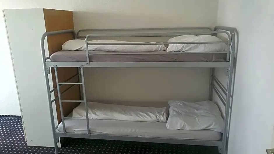 Isas Hostel - photo 4