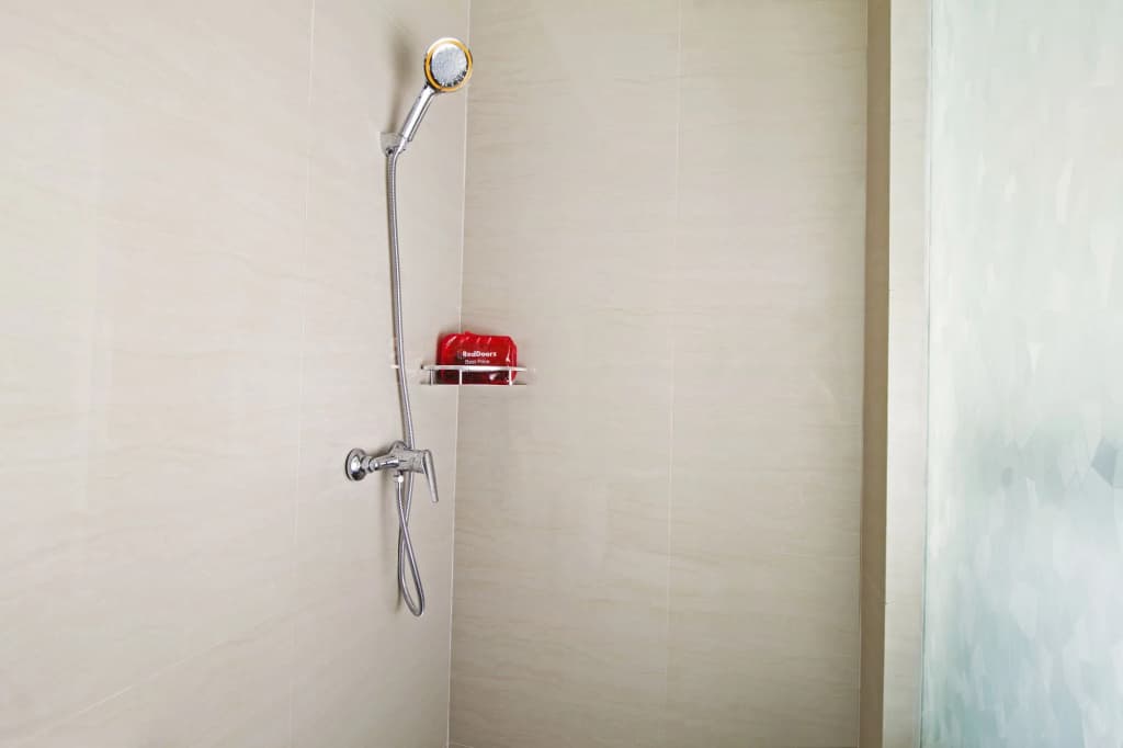 RedDoorz Plus @ Cideng Barat - photo 8