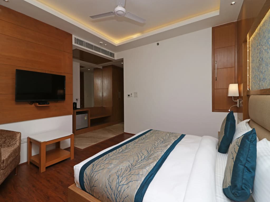 Oyo 10824 Hotel Star Suites - photo 5