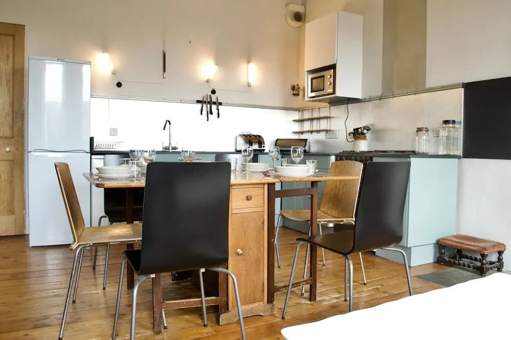 Central 3 Bedroom Flat - photo 13