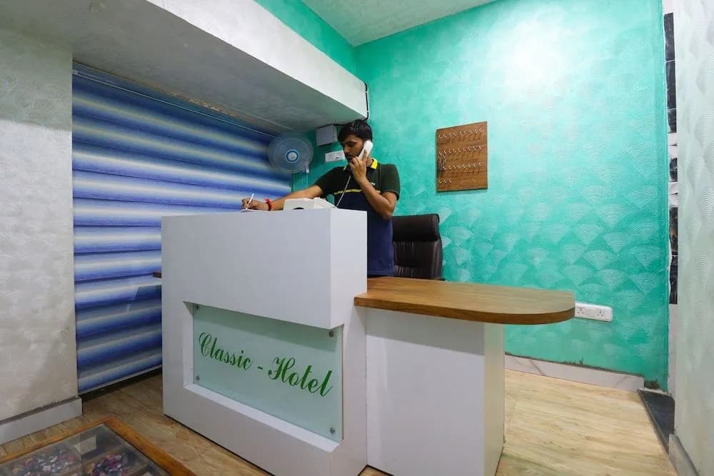 Classic Hotel @ Walk in Nizamuddin Railway Station - photo 11