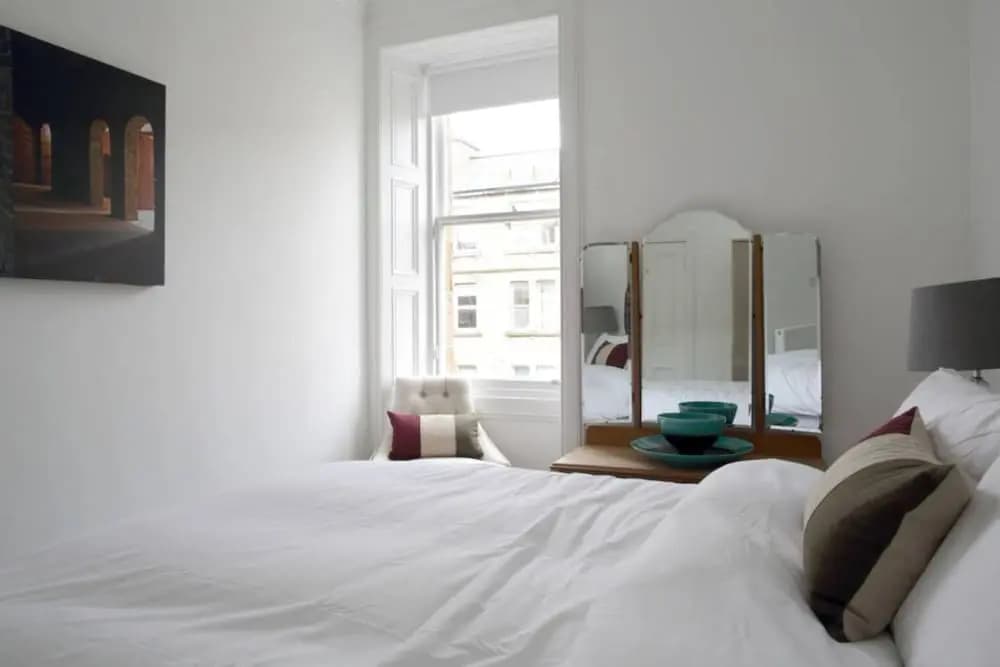 2 Bedroom Bruntsfield Apartment - photo 14