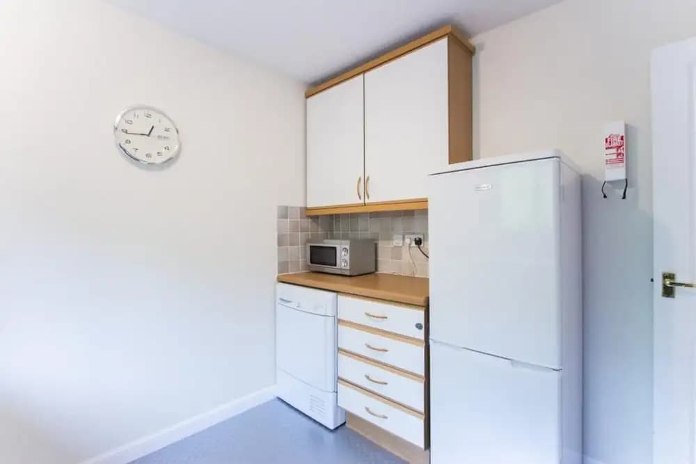2 Bedroom Flat In Edinburgh - photo 6