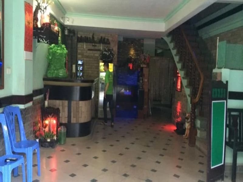 RedDoorz near Le Van Luong Street - photo 14