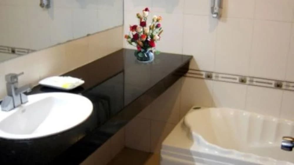 VMQ Hotel - photo 11