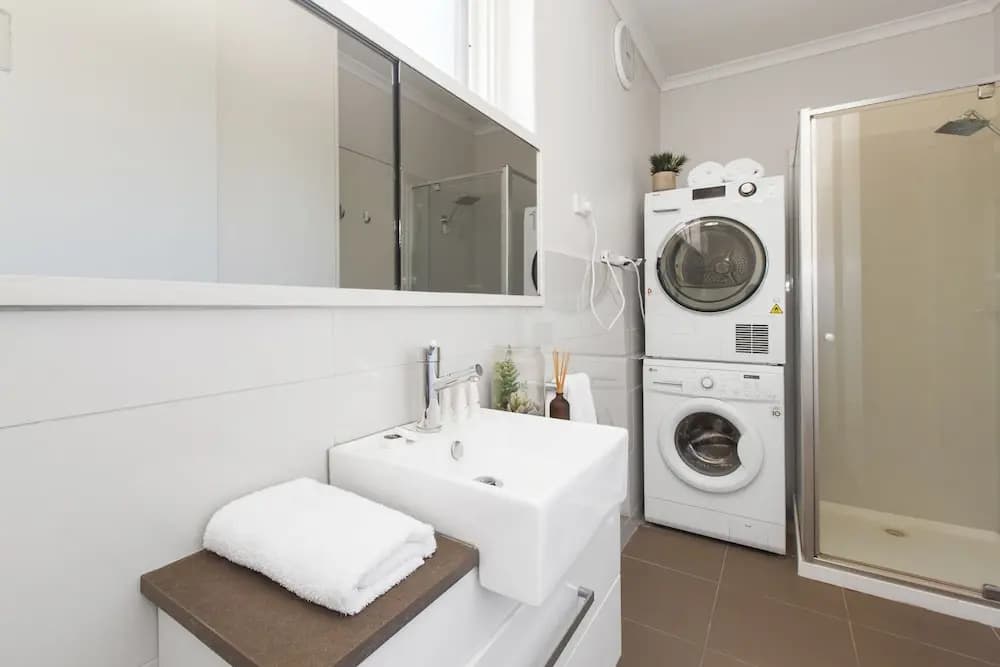 Elle Apartments by Ready Set Host - photo 7