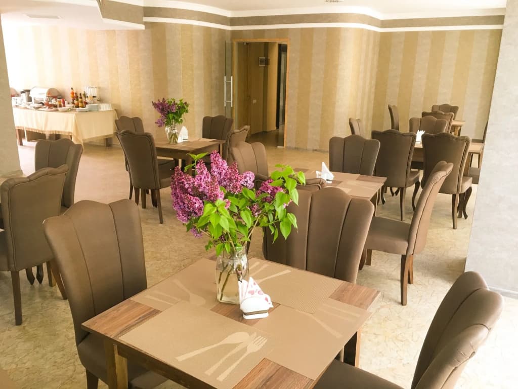 L Plaza Hotel - photo 11