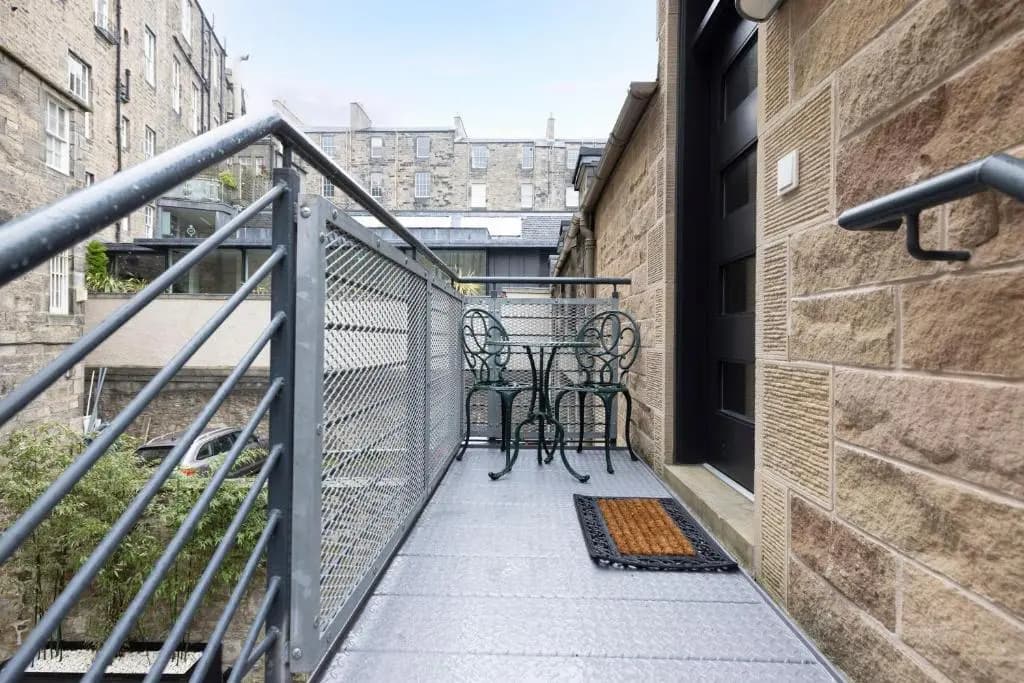 ALTIDO Contemporary and Vibrant 1BR flat near Princes Street - photo 13