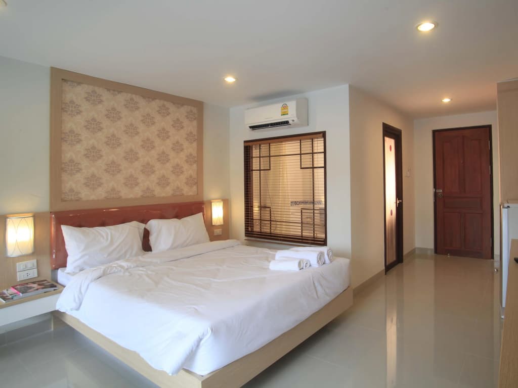 L-Seven Hotel - photo 4