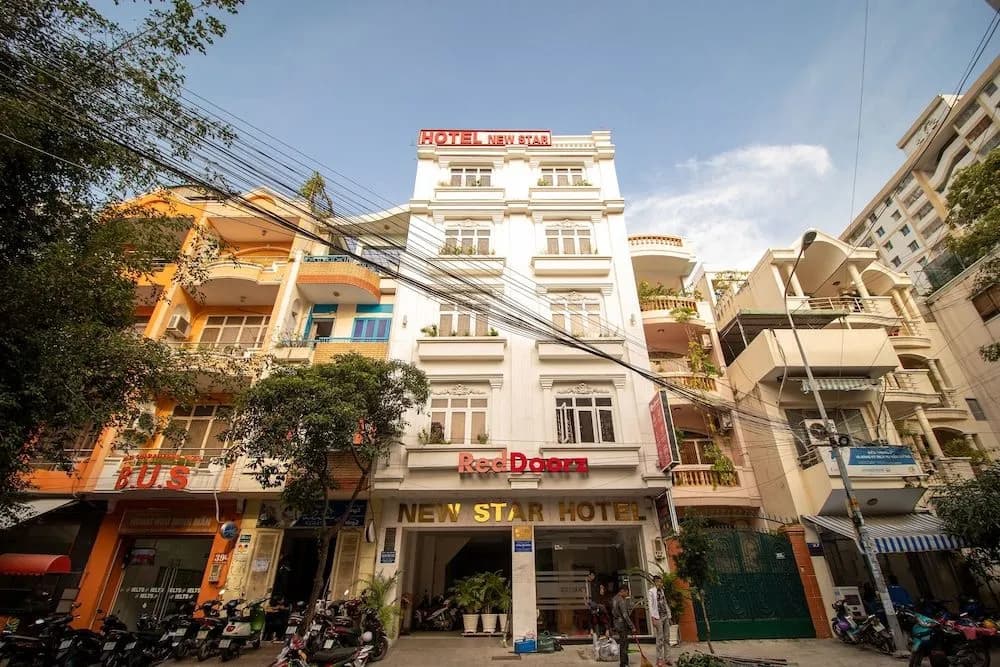 RedDoorz Plus near Phan Xich Long - main photo