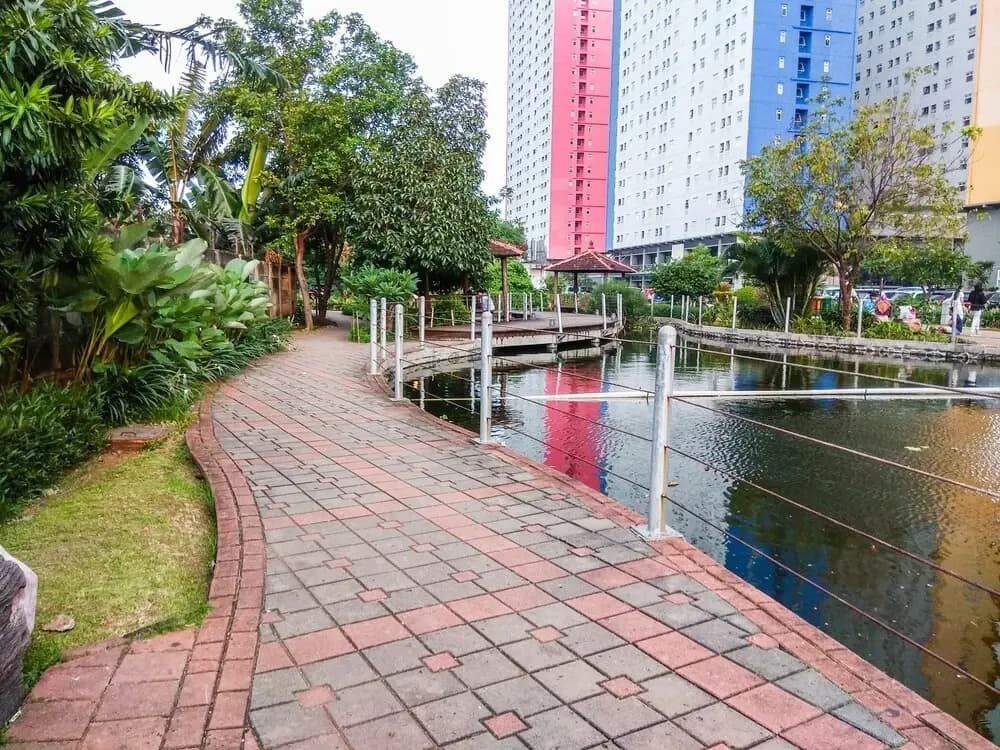 Comfy and Clean 2BR Green Pramuka Apartment - photo 10