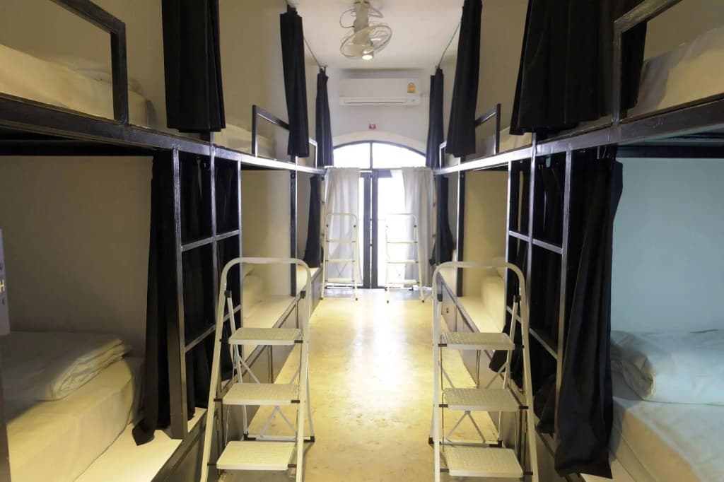 Seek Sleep Hostel - photo 12