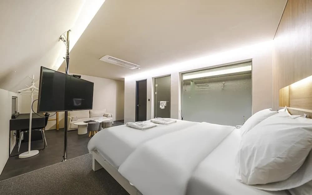 UNI Hotel - main photo