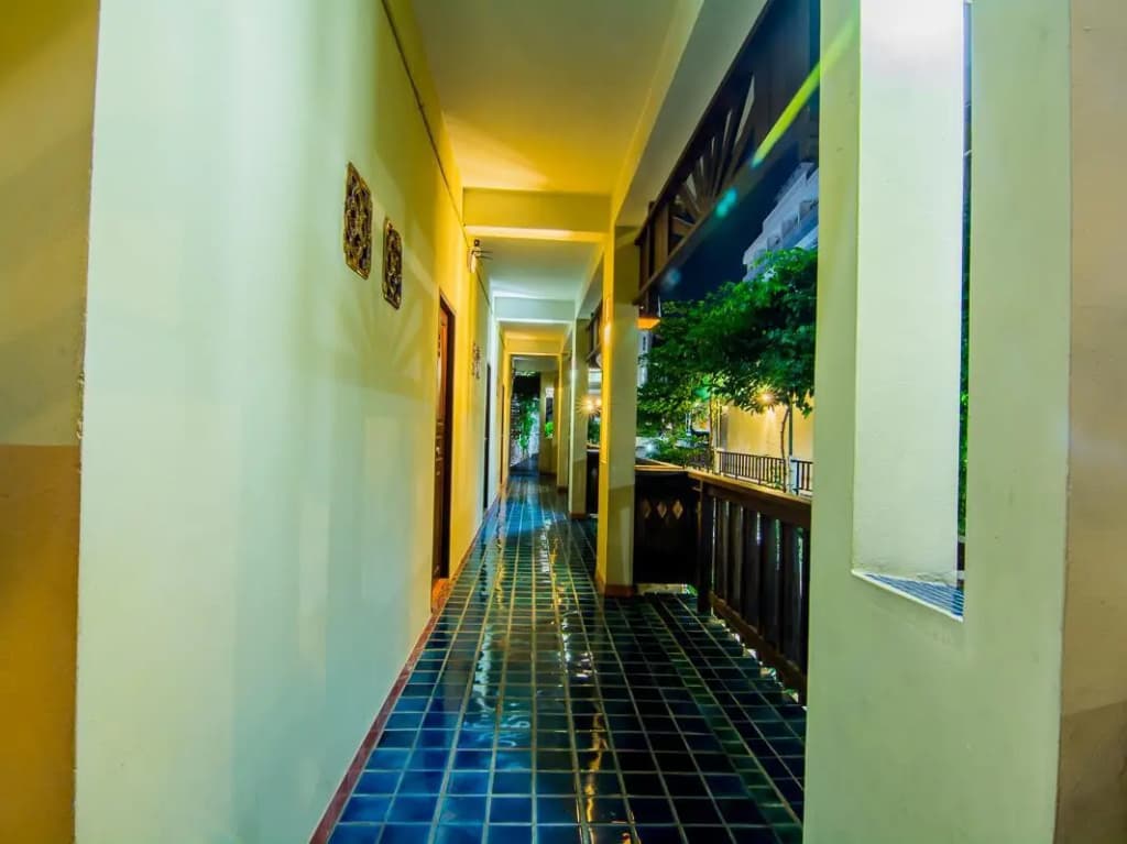 Sutus Court 2 - photo 6