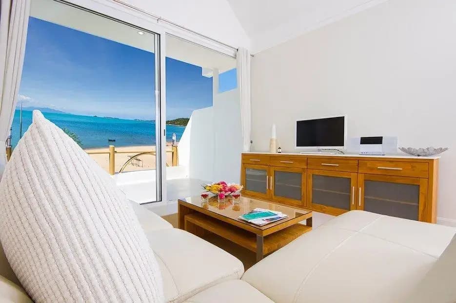 B1 Luxury Beachfront Apartments - photo 3