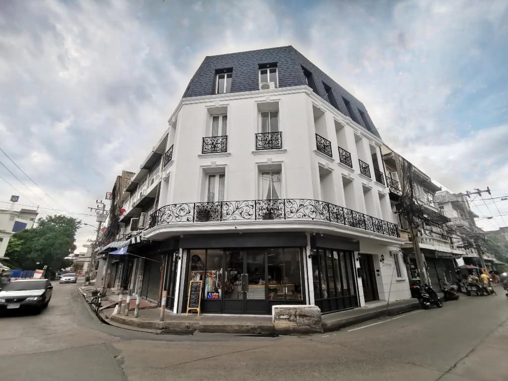 Double Bed Hotel - main photo