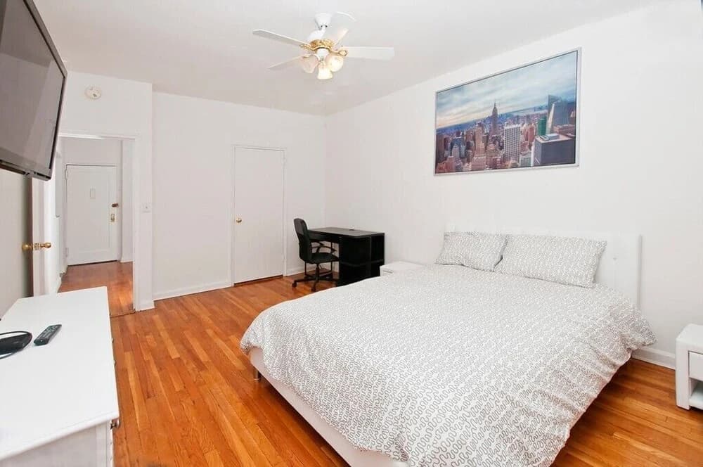 Renovated 2 BR on Upper East Side - photo 10