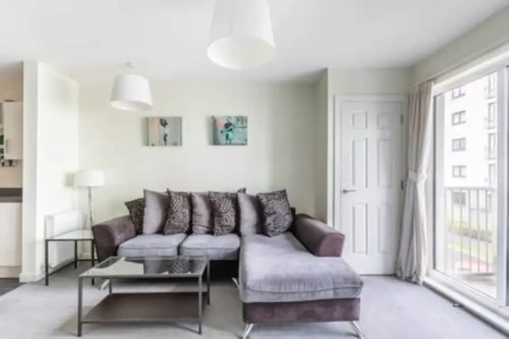 Modern 2 Bedroom Property in Stylish Complex - photo 2