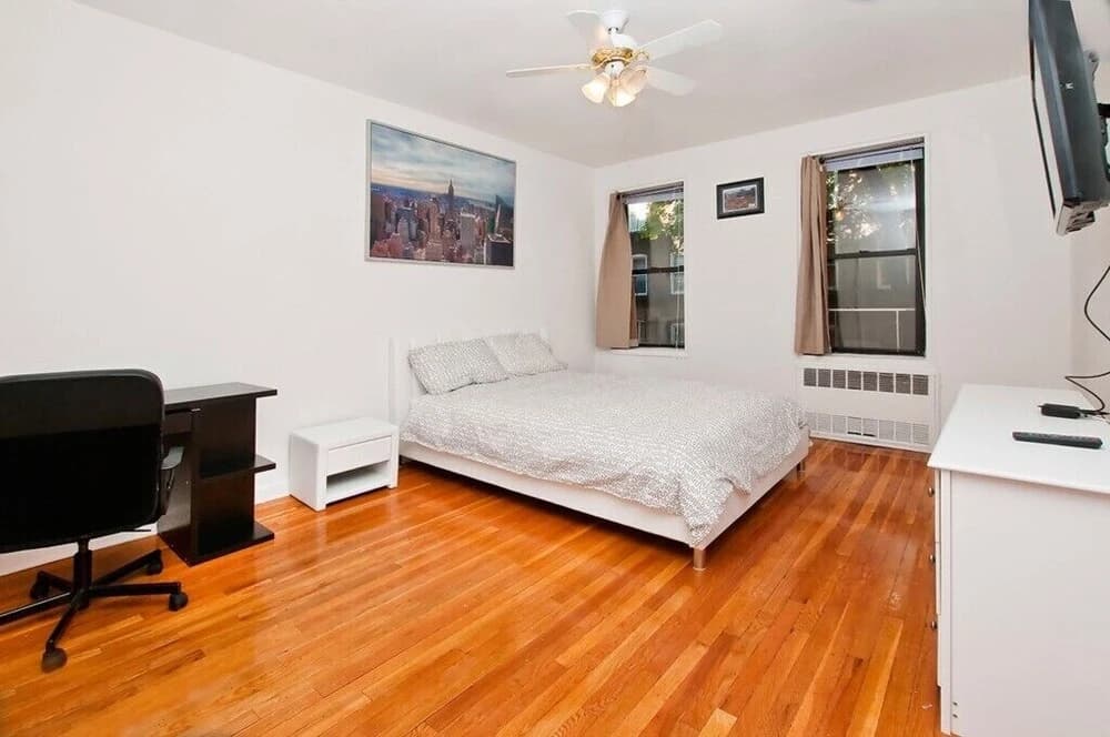 Renovated 2 BR on Upper East Side - photo 17