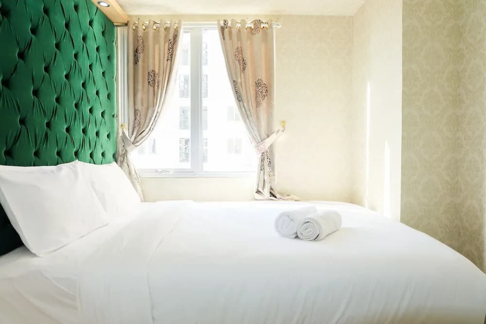 Simply 2BR with Pool View Bassura City Apartment - photo 3