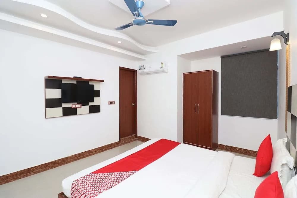 OYO 29952 D Comfort Residency - photo 2