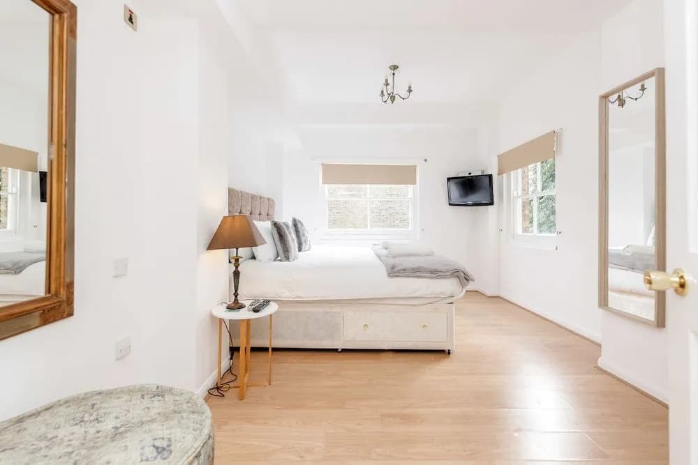 Kings Road Apartments - photo 5