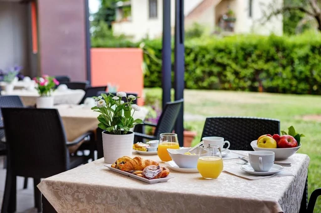 IH Hotels Firenze Business - photo 12