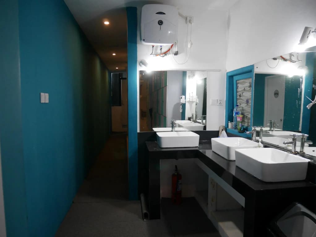 Sleepy Raccoon Hostel - photo 8